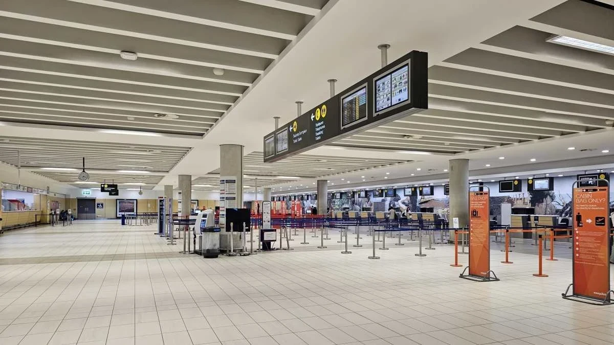 "Cancellati tutti i voli": il gruppo Lufthansa sospende centinaia di collegamenti