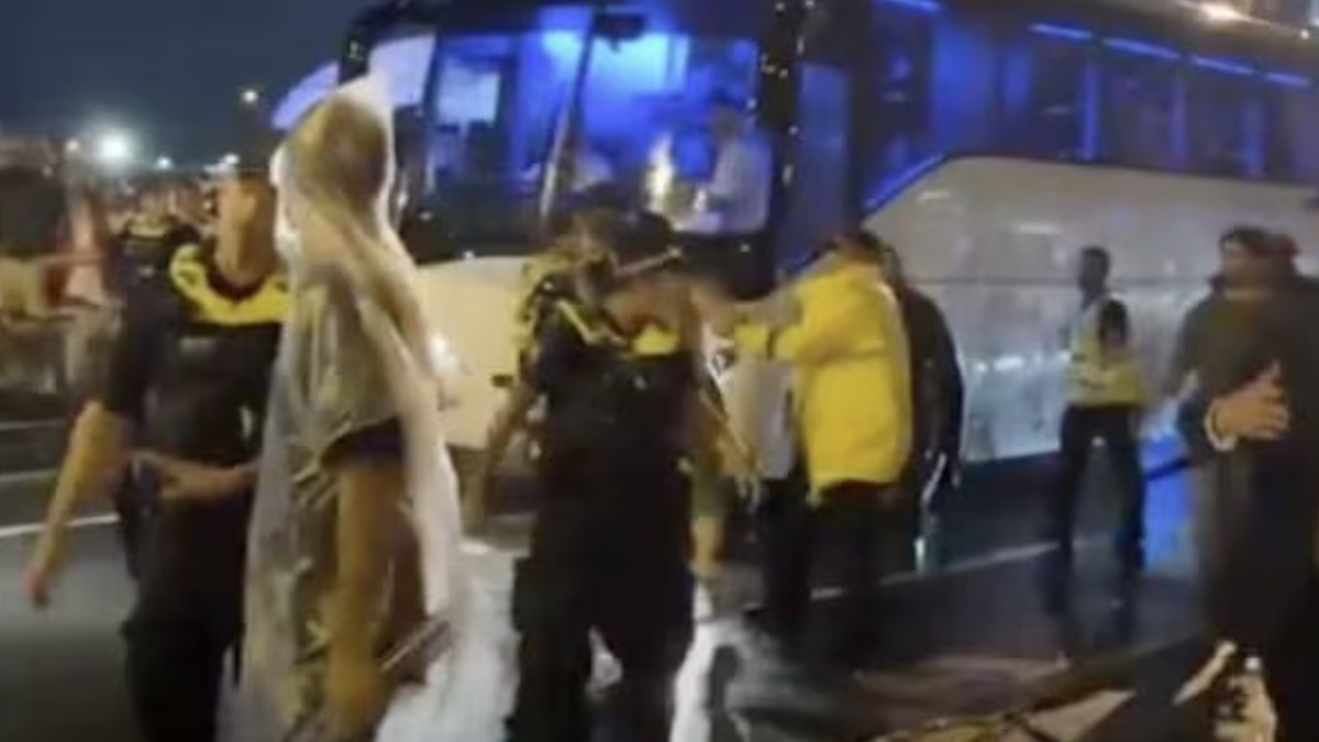 Richieste d’aiuto disperate dal bus dell’Iran femminile: cinque giocatrici riescono a scappare Richieste d’aiuto disperate dal bus dell’Iran femminile: cinque giocatrici riescono a scappare