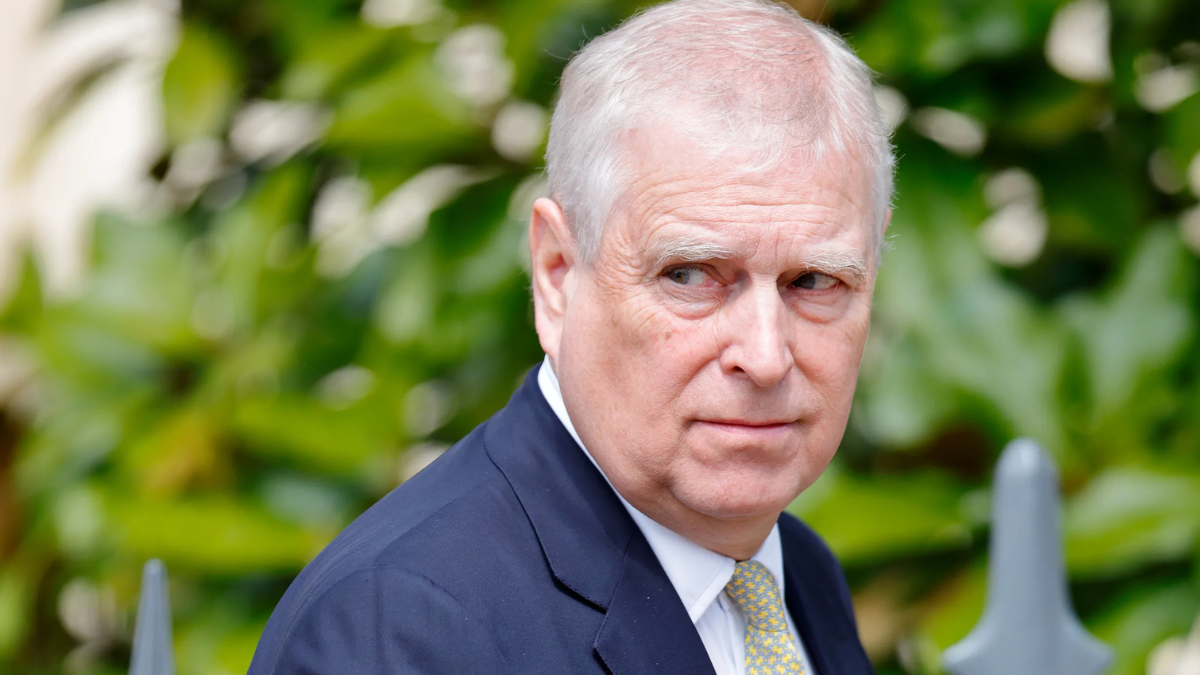 il principe andrea potrebbe essere rimosso dalla linea di successione al trono da Thesocialpost.it il principe andrea potrebbe essere rimosso dalla linea di successione al trono