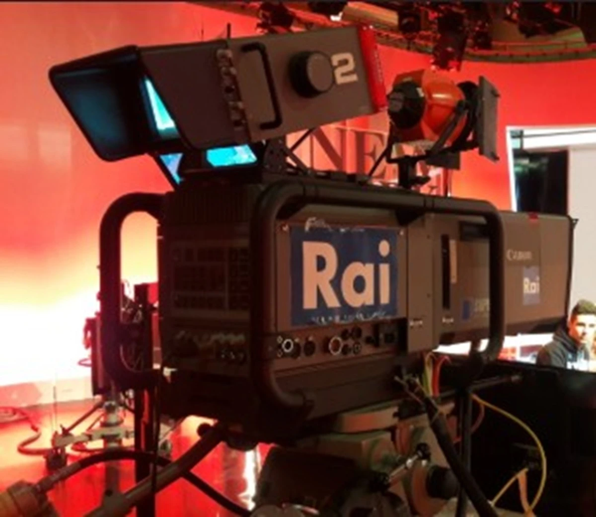 Logo Rai e immagine generica legata a Rai