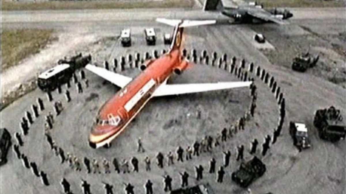 sigonella il precedente cosa accadde nel 1985 la crisi armata tra italia e usa da Thesocialpost.it sigonella il precedente cosa accadde nel 1985 la crisi armata tra italia e usa
