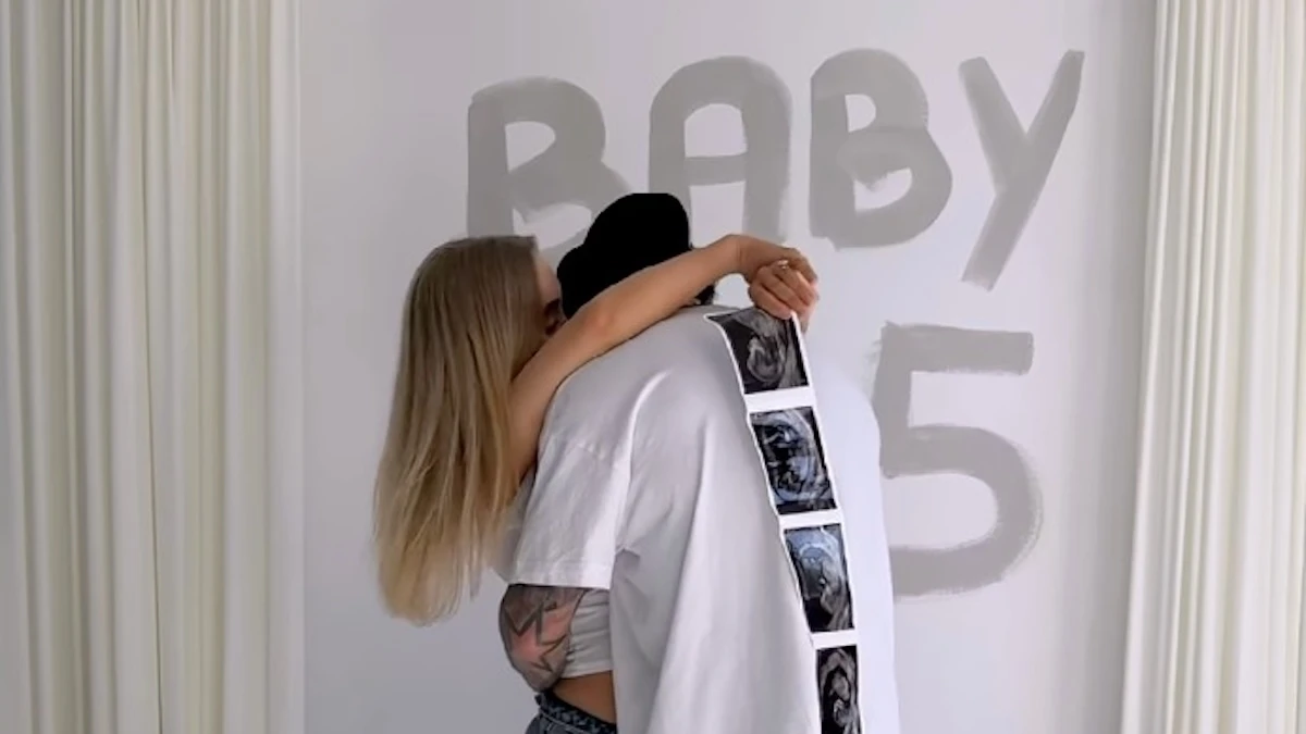 arriva baby numero 5 la coppia della tv sorprende tutti anche gli amici famosi aspetta il quinto figlio da Thesocialpost.it arriva baby numero 5 la coppia della tv sorprende tutti anche gli amici famosi aspetta il quinto figlio