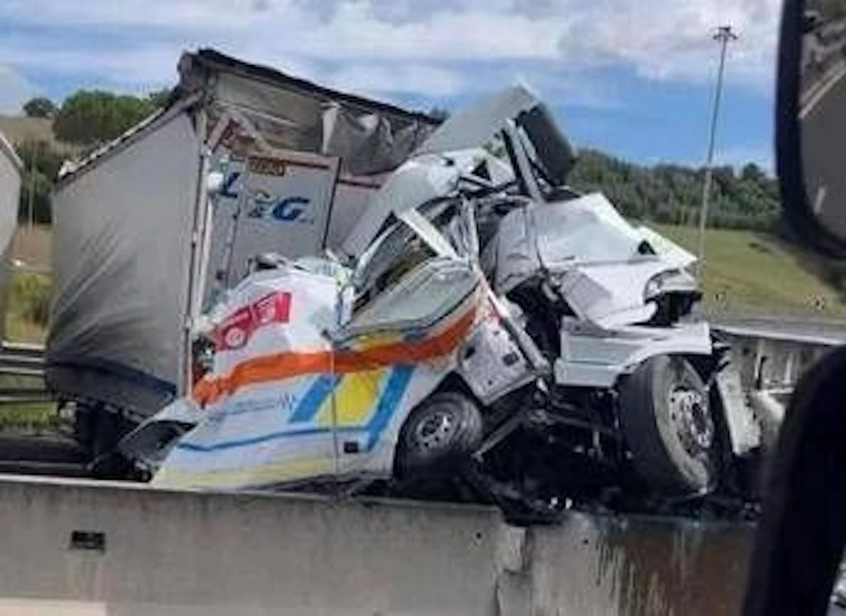 Soccorsi e mezzi coinvolti dopo lo schianto sull’Autostrada A1