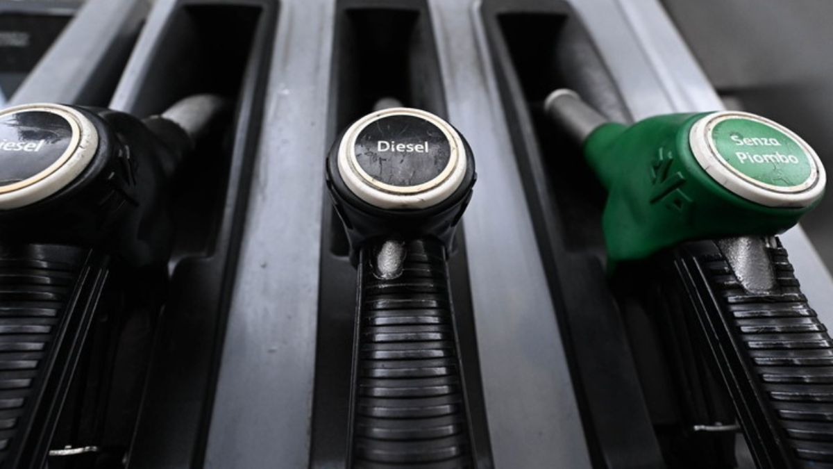 benzina il costo al distributore non diminuir224 a breve cosa ci aspetta da Thesocialpost.it benzina il costo al distributore non diminuir224 a breve cosa ci aspetta