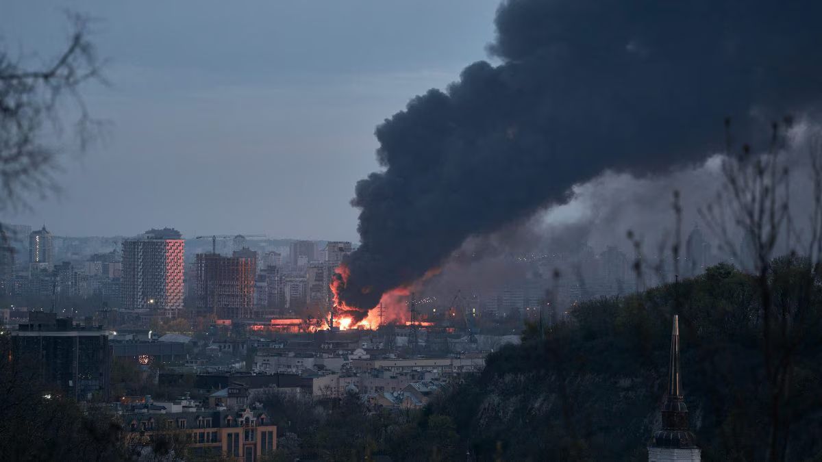 attacco improvviso tante esplosioni il bilancio 232 drammatico almeno 14 morti da Thesocialpost.it attacco improvviso tante esplosioni il bilancio 232 drammatico almeno 14 morti