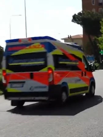 Ambulanza intervenuta a Catanzaro per la tragedia familiare