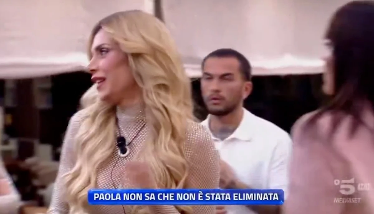 Paola Caruso al Grande Fratello Vip durante la diretta