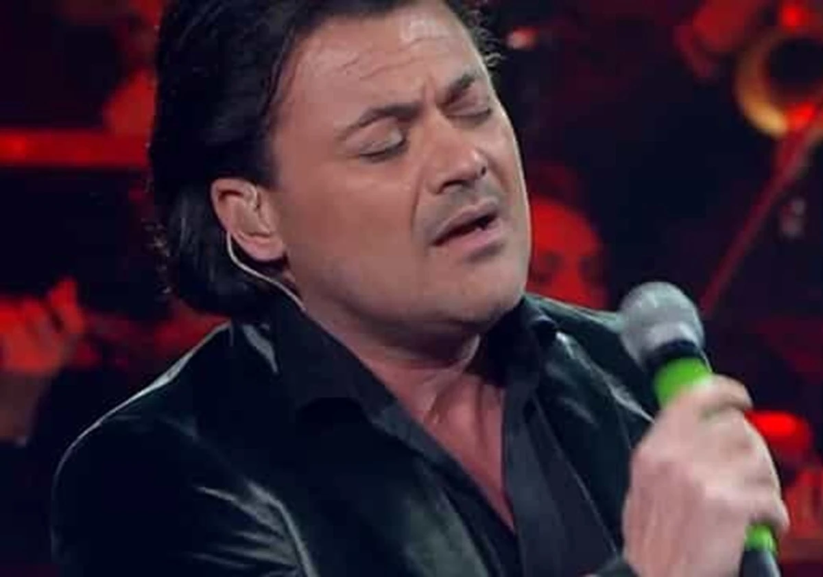 Vittorio Grigolo durante l’esibizione di Caruso a Canzonissima