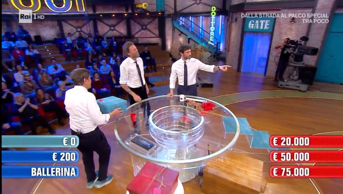 che mazzata affari tuoi finisce malissimo per jovanotti e morandi de martino costretto a farlo da Thesocialpost.it che mazzata affari tuoi finisce malissimo per jovanotti e morandi de martino costretto a farlo