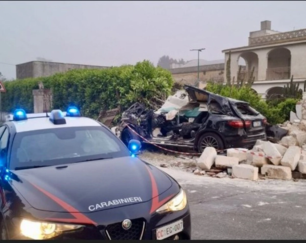 Intervento dei soccorsi dopo un incidente stradale notturno nel Salento