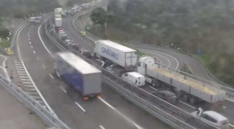 Incidente sulla autostrada A8: chilometri di coda e traffico bloccato ...