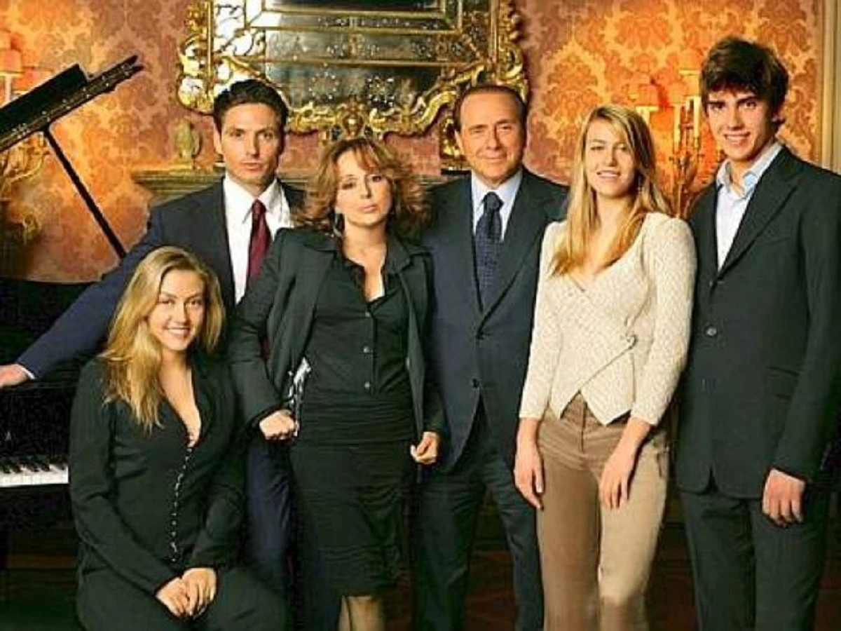 Luigi Berlusconi fotografato a Milano