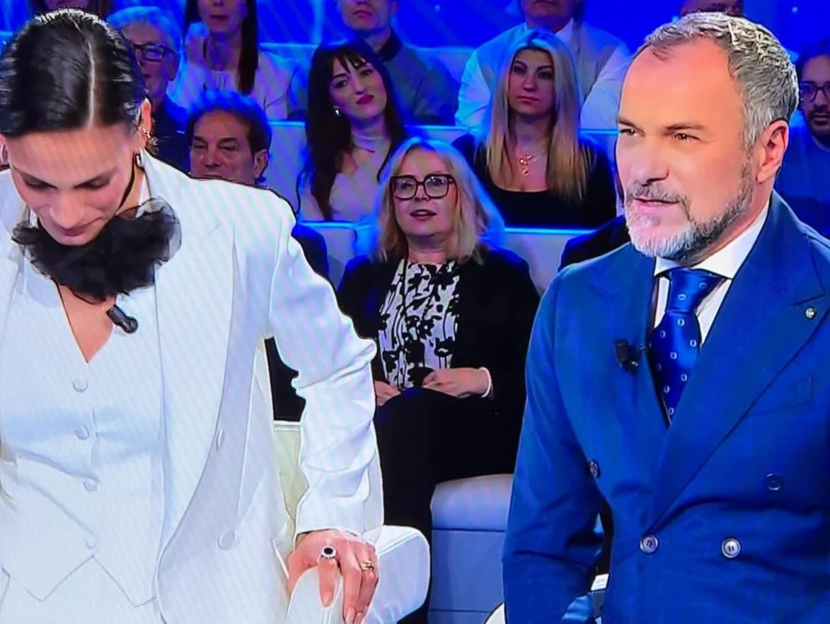 Massimiliano Gallo a Domenica In dopo l’inciampo sul gradino