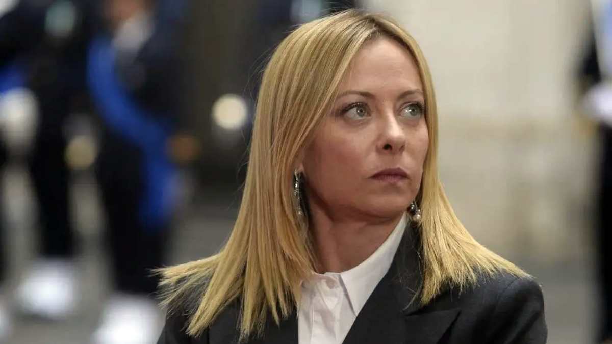 Meloni nel Golfo avverte l’Europa: “Se si ferma l’energia, paghiamo tutti”