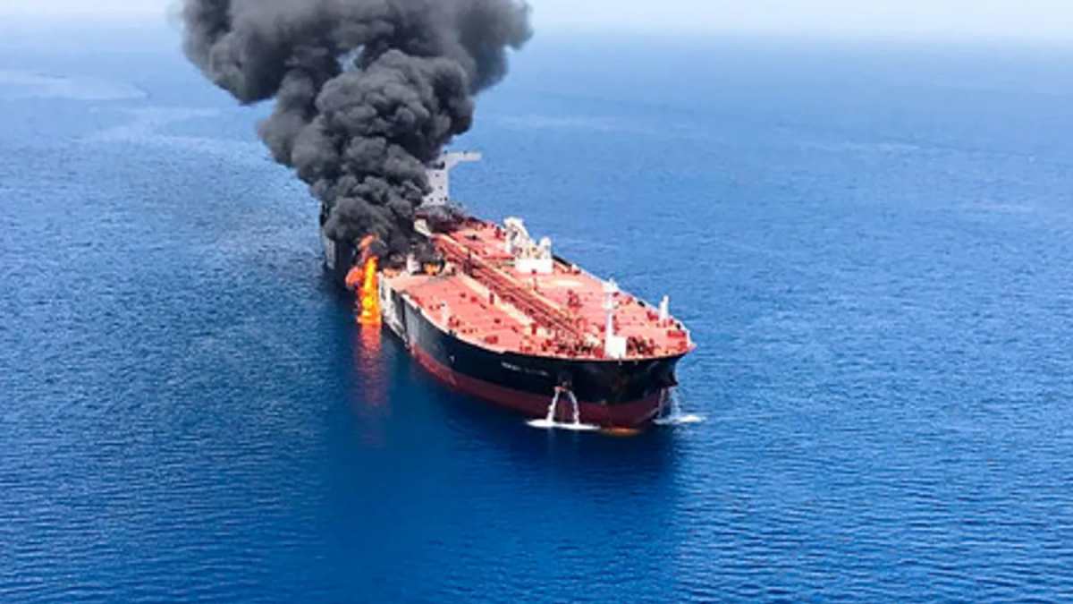guerra in iran petroliera cinese hormuz sfida il blocco di trump usa teheran possibile un nuovo incontro colpita una nave nel golfo dell8217oman da Thesocialpost.it guerra in iran petroliera cinese hormuz sfida il blocco di trump usa teheran possibile un nuovo incontro colpita una nave nel golfo dell8217oman