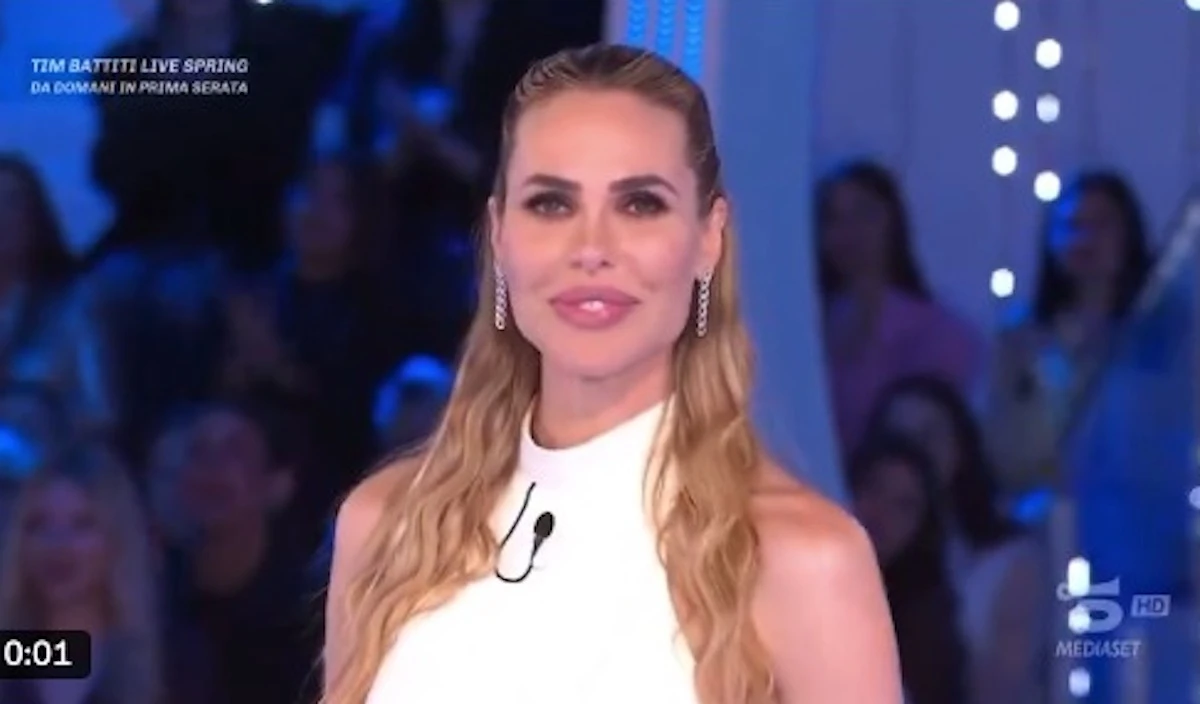 Paola Caruso al Grande Fratello Vip durante la puntata