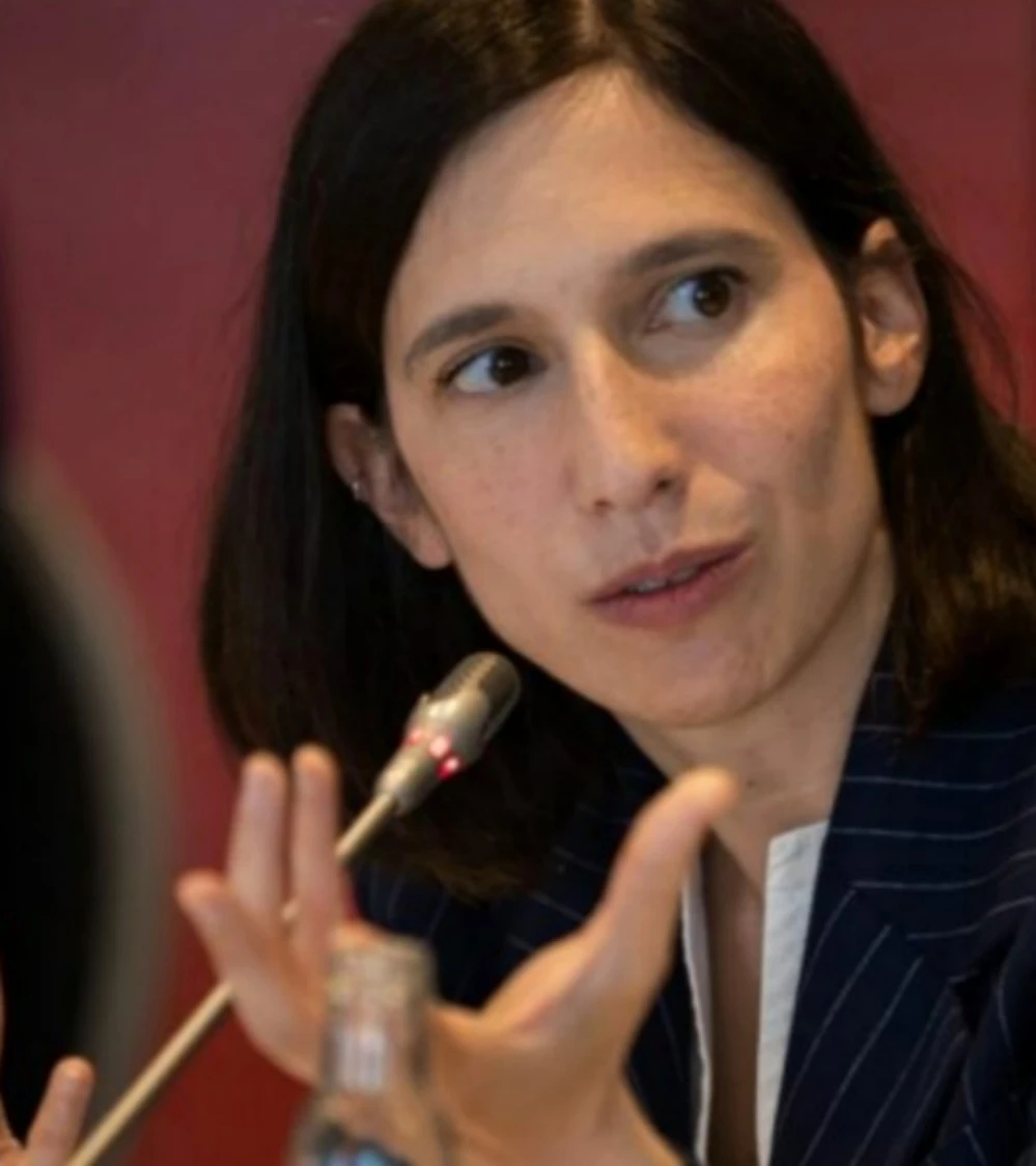 Elly Schlein durante un evento pubblico