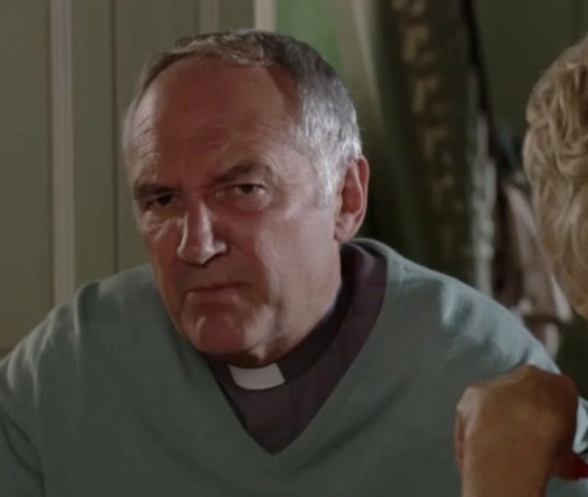 Michael Keating nei panni di un personaggio televisivo