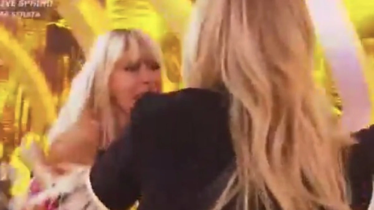 avete notato gf vip il sussurro di selvaggia lucarelli ad alessandra mussolini dopo la vittoria da Thesocialpost.it avete notato gf vip il sussurro di selvaggia lucarelli ad alessandra mussolini dopo la vittoria