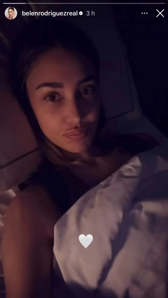Belen Rodriguez, foto a figura intera