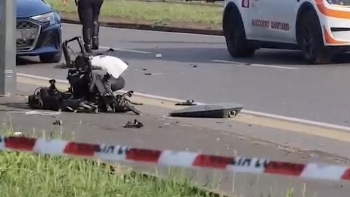 spezzata in due tragedia in citt224 morte terrificante terribile incidente solo 27 anni da Thesocialpost.it spezzata in due tragedia in citt224 morte terrificante terribile incidente solo 27 anni