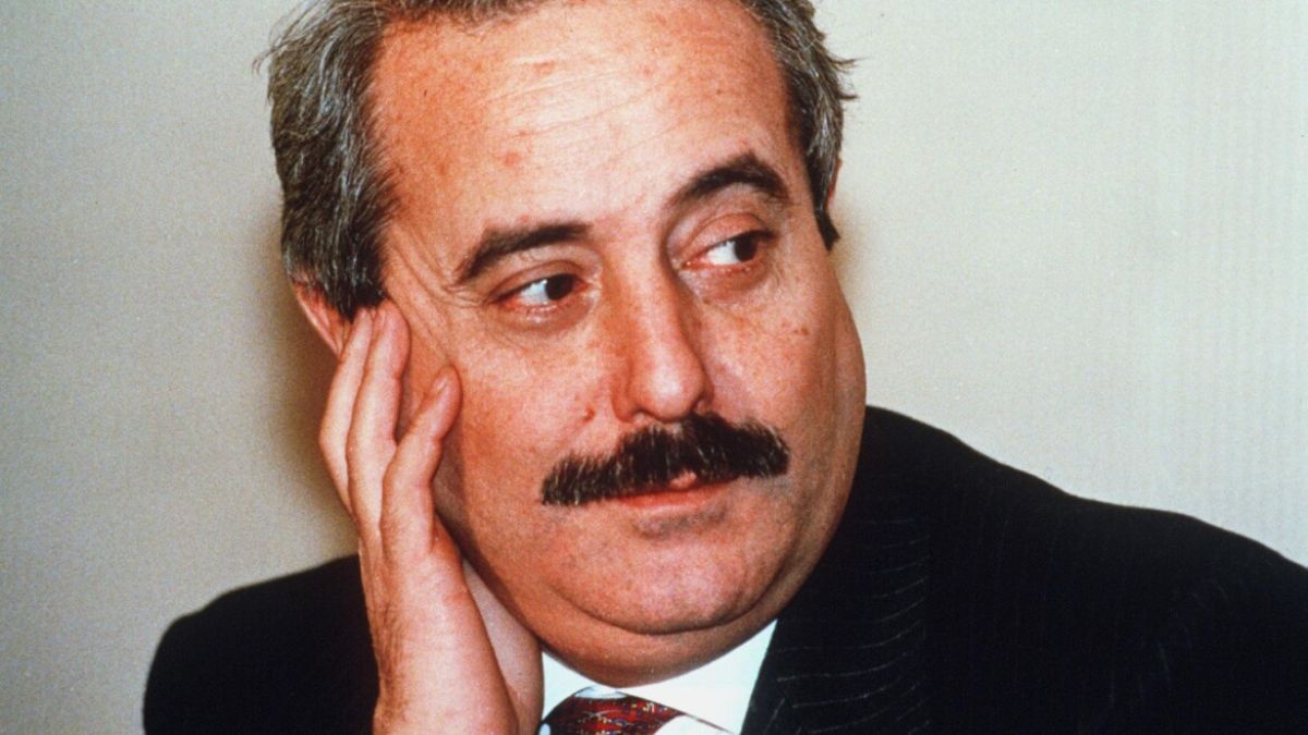 vandalizzata la targa in memoria delle vittime della strage di capaci sfregio ignobile da Thesocialpost.it vandalizzata la targa in memoria delle vittime della strage di capaci sfregio ignobile