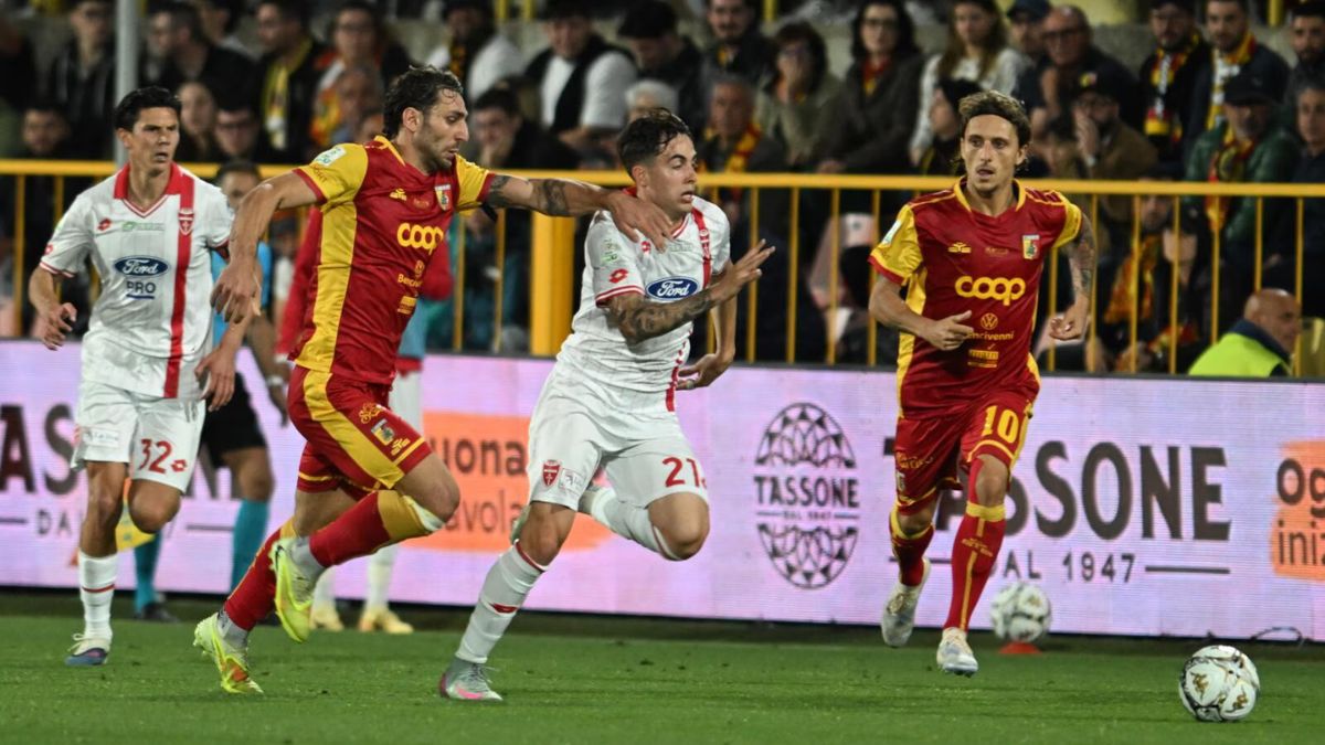 il monza torna in serie a il catanzaro vince 2 0 al ritorno ma non basta da Thesocialpost.it il monza torna in serie a il catanzaro vince 2 0 al ritorno ma non basta