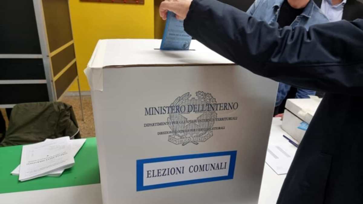 elezioni amministrative 2026 urne aperte fino alle 15 poi lo spoglio in oltre 800 comuni da Thesocialpost.it elezioni amministrative 2026 urne aperte fino alle 15 poi lo spoglio in oltre 800 comuni