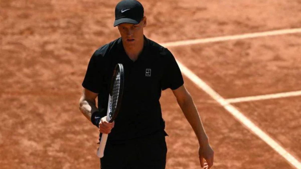 roland garros sinner in campo contro tabur primo set con jannik invincibile da Thesocialpost.it roland garros sinner in campo contro tabur primo set con jannik invincibile
