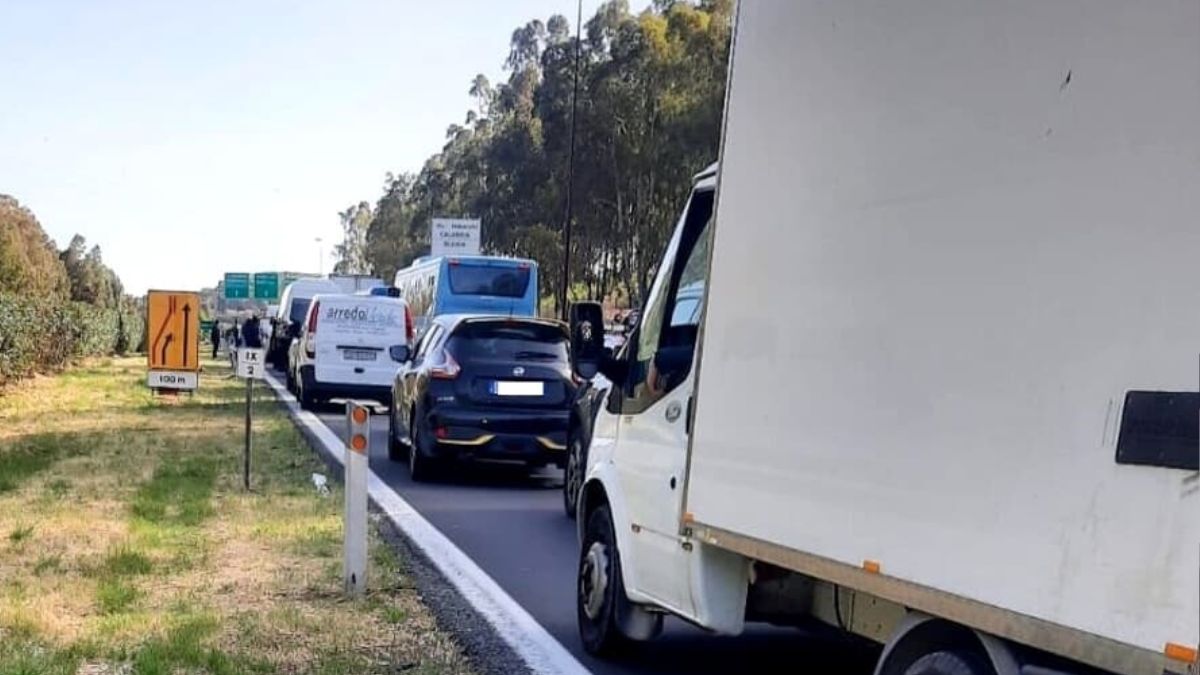 maxi incidente tra dieci auto traffico paralizzato in italia code per chilometri da Thesocialpost.it maxi incidente tra dieci auto traffico paralizzato in italia code per chilometri