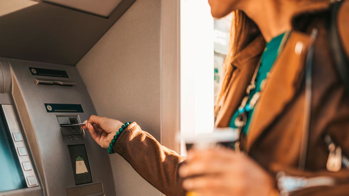 prelevate spesso al bancomat ecco cosa rischiate la notizia che spaventa gli italiani da Thesocialpost.it prelevate spesso al bancomat ecco cosa rischiate la notizia che spaventa gli italiani