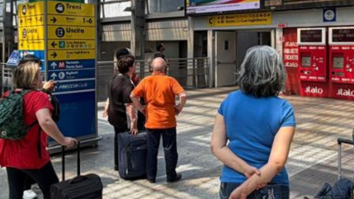 caos treni in italia ritardi e cancellazioni fortissimi disagi cosa succede da Thesocialpost.it caos treni in italia ritardi e cancellazioni fortissimi disagi cosa succede