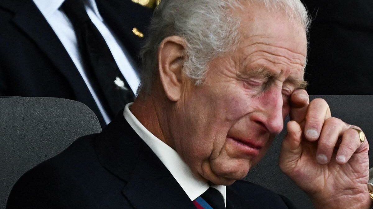 muore cos236 davanti a lui disgrazia re carlo scioccato tragedia spaventosa da Thesocialpost.it muore cos236 davanti a lui disgrazia re carlo scioccato tragedia spaventosa