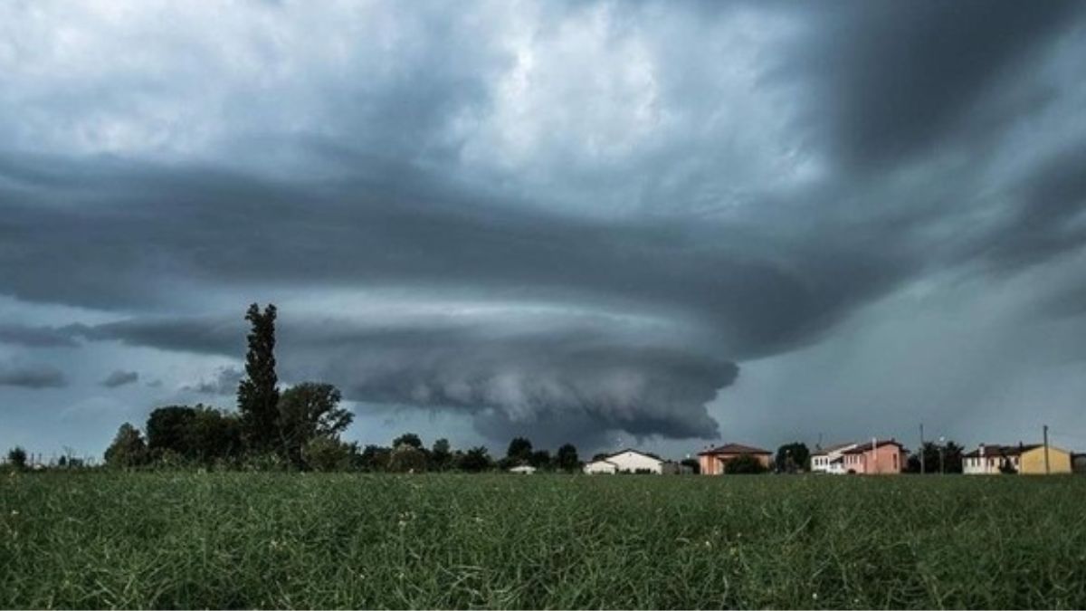 allerta massima su mezza italia previsioni meteo catastrofiche rischio supercelle da Thesocialpost.it allerta massima su mezza italia previsioni meteo catastrofiche rischio supercelle
