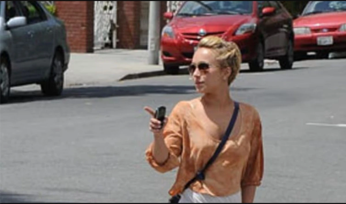 Hayden Panettiere in un'immagine recente legata all'annuncio sul suo libro