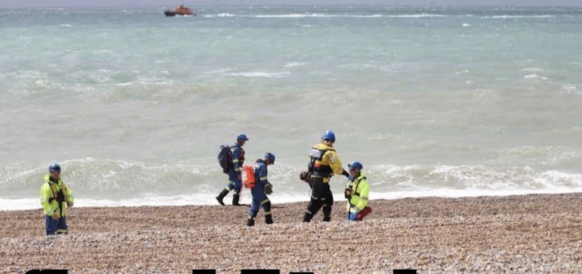 i corpi di tre donne in spiaggia scoperta agghiacciante scena spaventosa le hanno trovate cos236 da Thesocialpost.it i corpi di tre donne in spiaggia scoperta agghiacciante scena spaventosa le hanno trovate cos236
