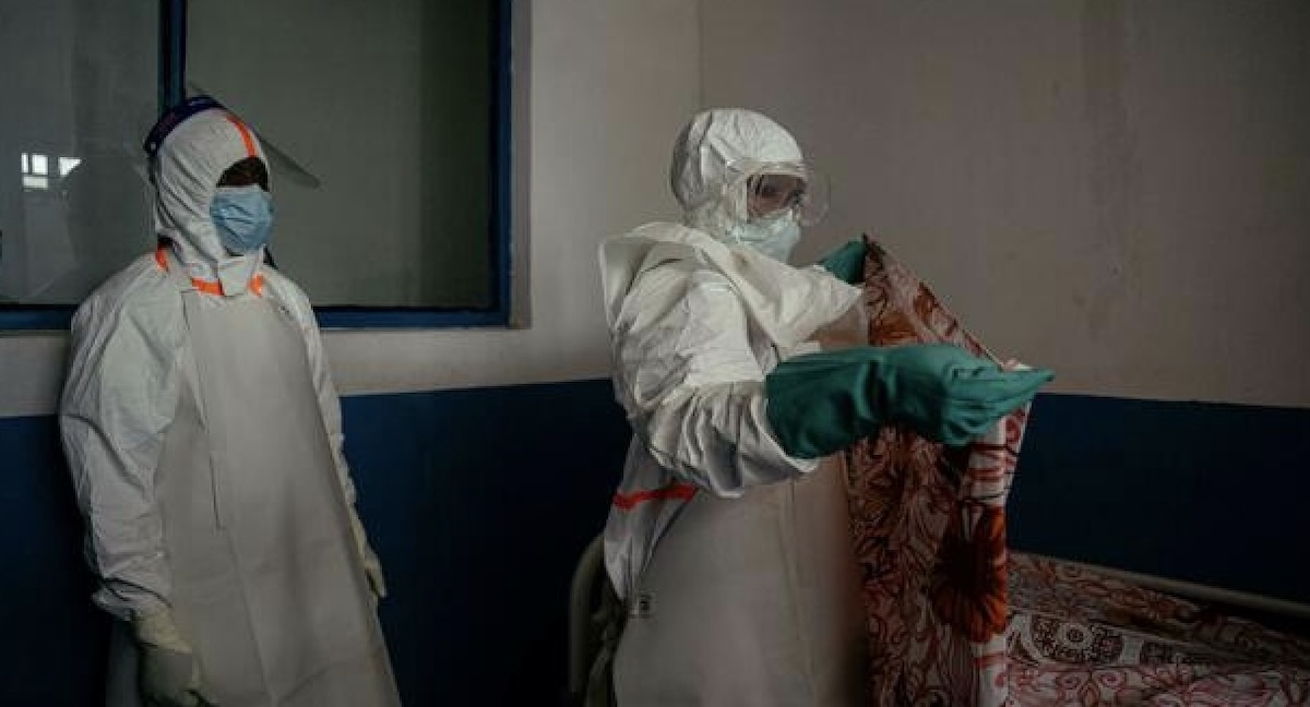ebola esplode la violenza molti non credono all8217epidemia furiosi per le sepolture affrettate da Thesocialpost.it ebola esplode la violenza molti non credono all8217epidemia furiosi per le sepolture affrettate