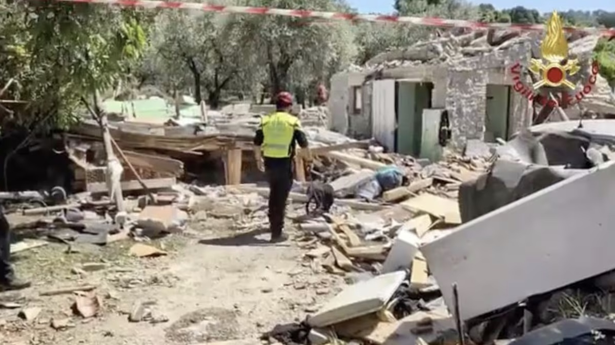 esplosione devastante in italia si scava tra le macerie ci sono dispersi da Thesocialpost.it esplosione devastante in italia si scava tra le macerie ci sono dispersi