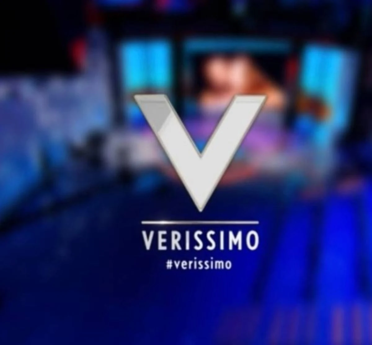 Logo e studio di Verissimo, programma di interviste di Canale 5
