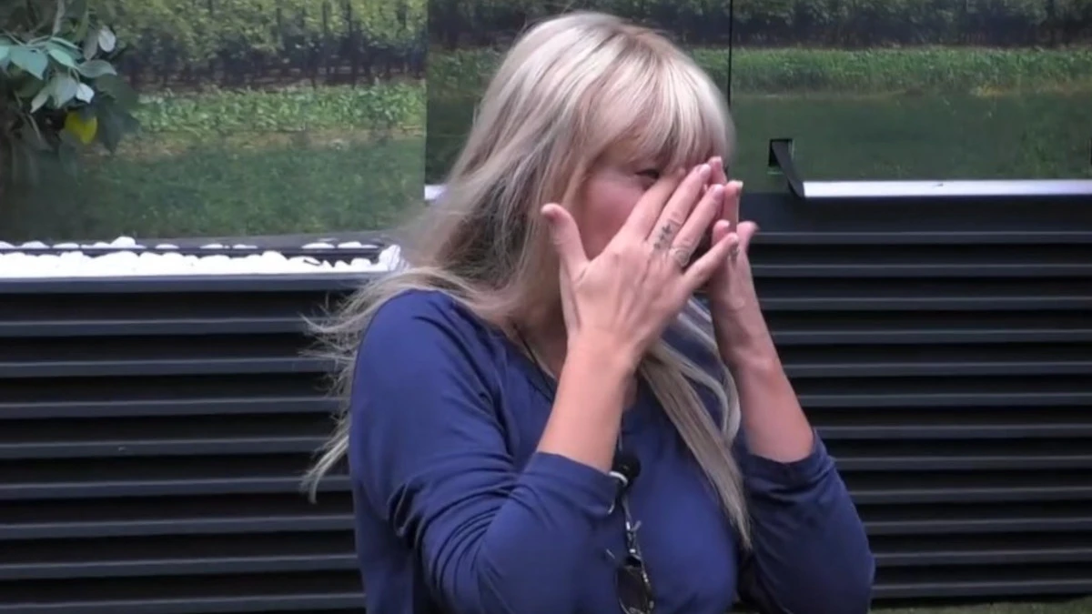 messaggio per alessandra mussolini gf vip lei scoppia in lacrime e tutti la abbracciano cos8217232 successo da Thesocialpost.it messaggio per alessandra mussolini gf vip lei scoppia in lacrime e tutti la abbracciano cos8217232 successo
