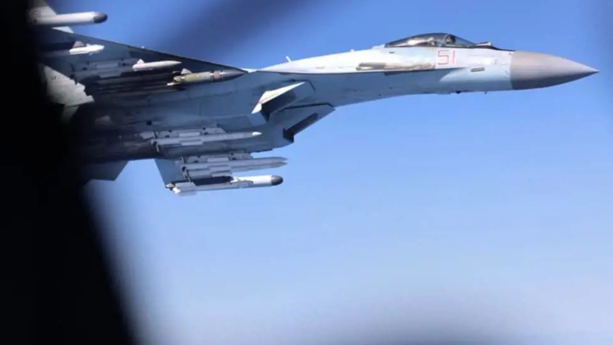 caccia russi a 6 metri dall8217aereo europeo tensione altissima da Thesocialpost.it caccia russi a 6 metri dall8217aereo europeo tensione altissima