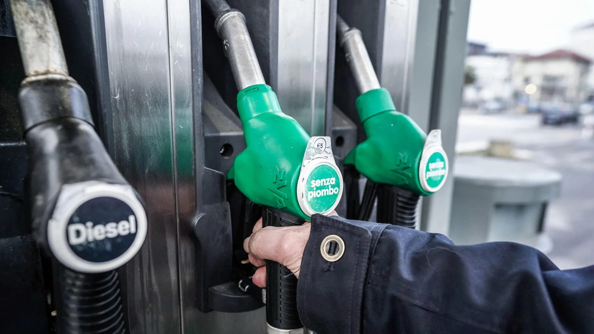se non riapre hormuz8230 carburante il terribile annuncio 232 appena arrivato cosa succede da Thesocialpost.it se non riapre hormuz8230 carburante il terribile annuncio 232 appena arrivato cosa succede