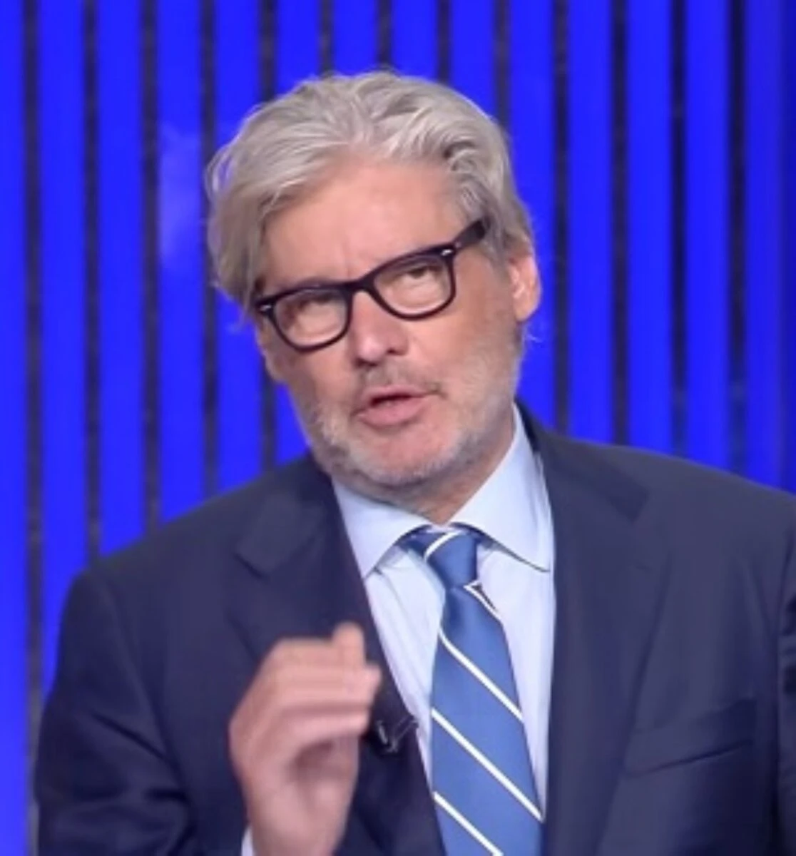 Paolo Del Debbio in studio durante Dritto e Rovescio