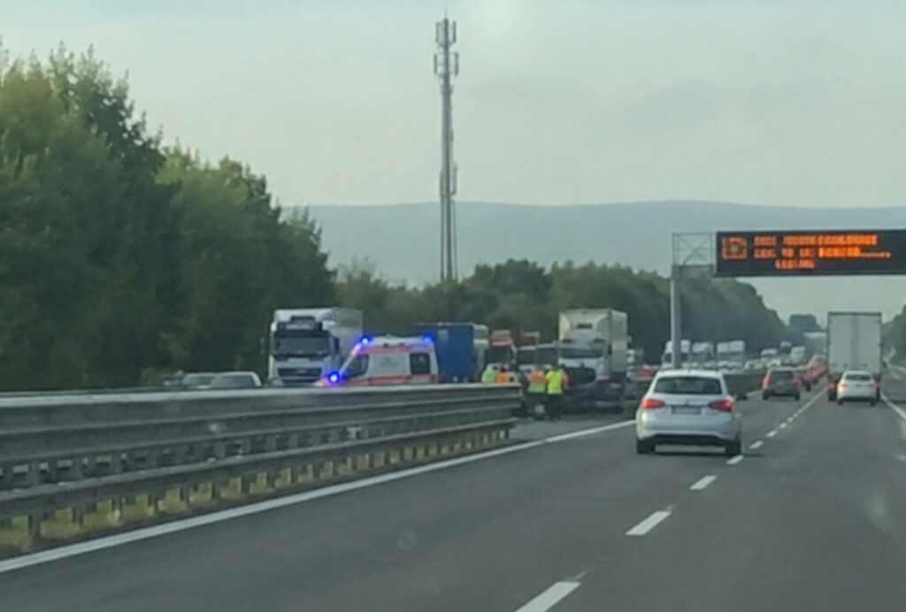 tragedia in italia investito e ucciso in autostrada da Thesocialpost.it tragedia in italia investito e ucciso in autostrada