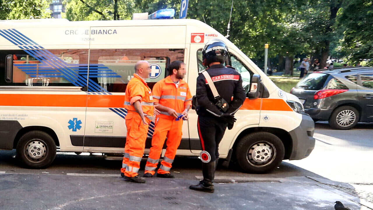 orrore in italia colpito al petto da una freccia 232 successo al supermercato da Thesocialpost.it orrore in italia colpito al petto da una freccia 232 successo al supermercato
