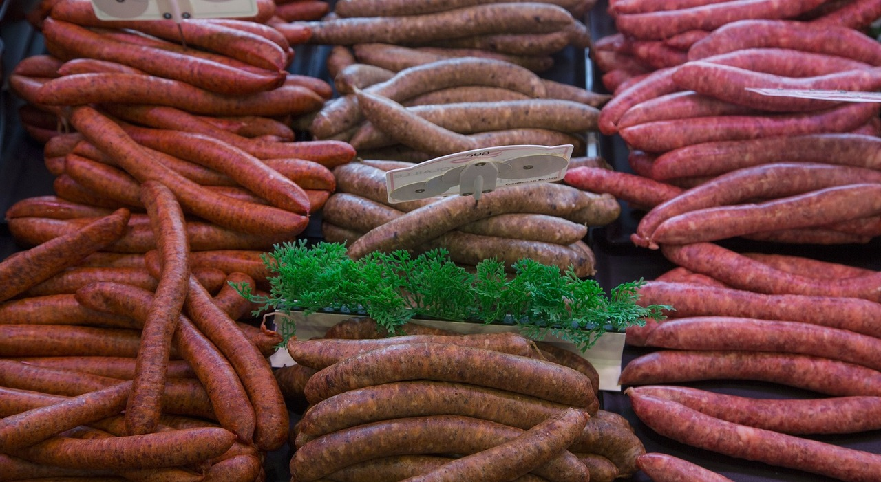 rischio chimico salsicce ritirate dal mercato vietato assolutamente il consumo da Thesocialpost.it rischio chimico salsicce ritirate dal mercato vietato assolutamente il consumo