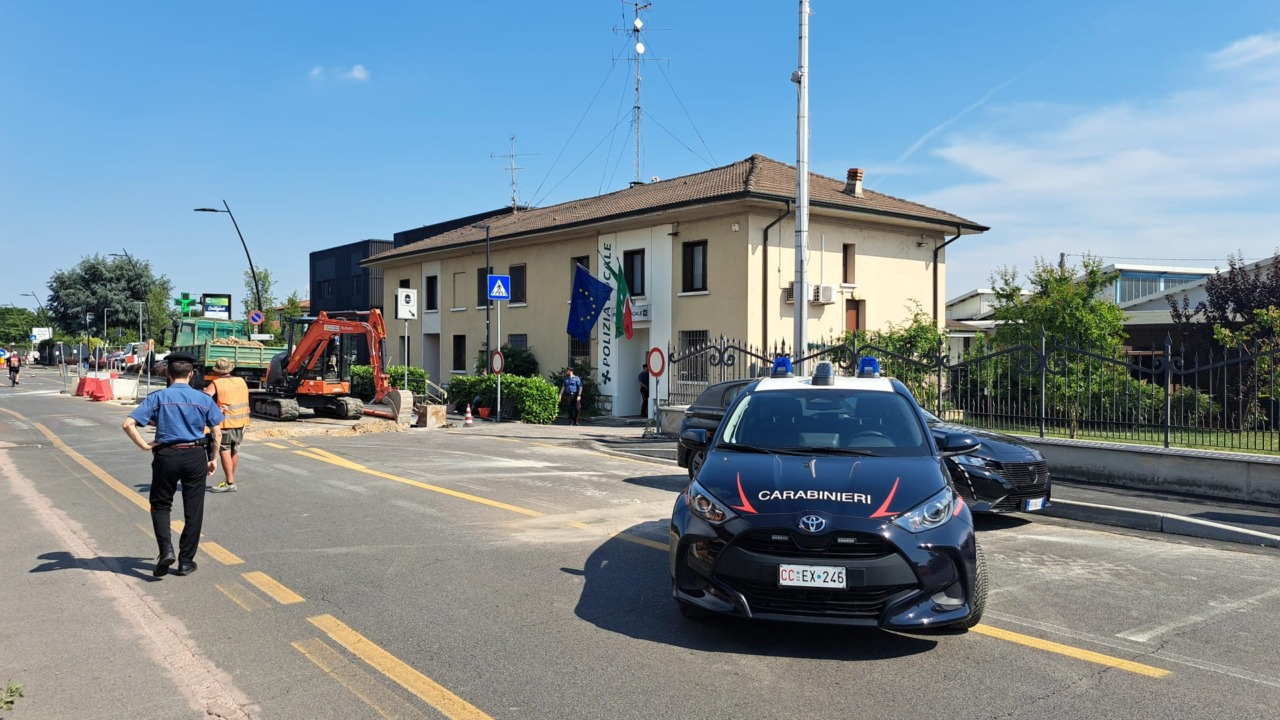 tragedia in italia spari nella caserma di polizia c8217232 un morto da Thesocialpost.it tragedia in italia spari nella caserma di polizia c8217232 un morto