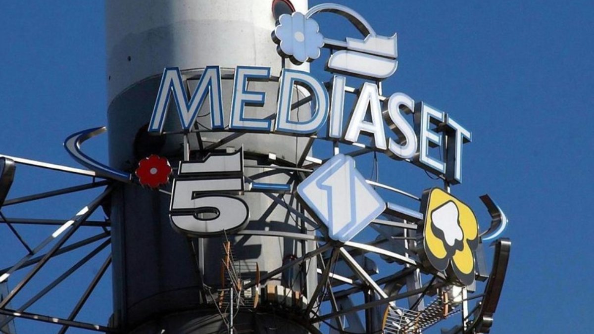 vado in pensione choc a mediaset il famosissimo conduttore lascia tutti senza parole da Thesocialpost.it vado in pensione choc a mediaset il famosissimo conduttore lascia tutti senza parole