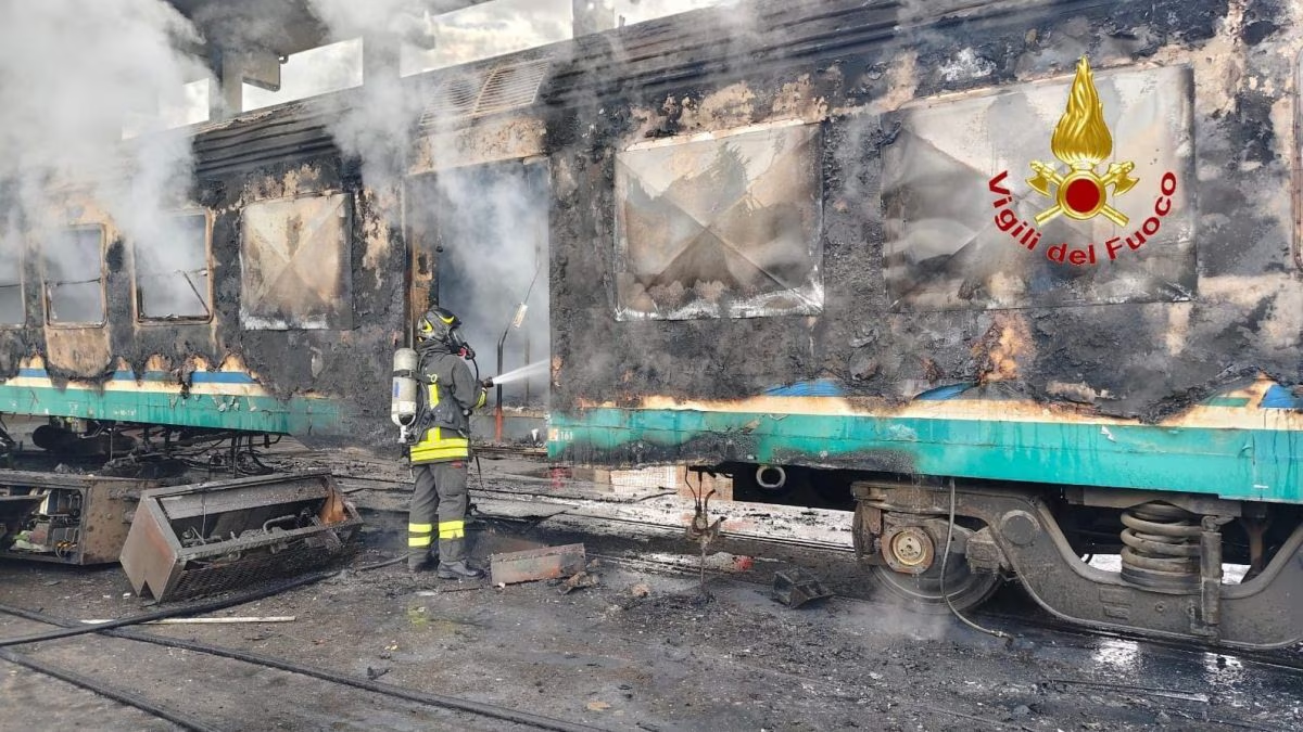 correte brucia tutto treno in fiamme in italia immagini terribili da Thesocialpost.it correte brucia tutto treno in fiamme in italia immagini terribili