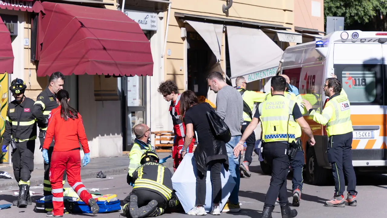 auto falcia pedoni a modena chi 232 l8217uomo sconvolgente da Thesocialpost.it auto falcia pedoni a modena chi 232 l8217uomo sconvolgente